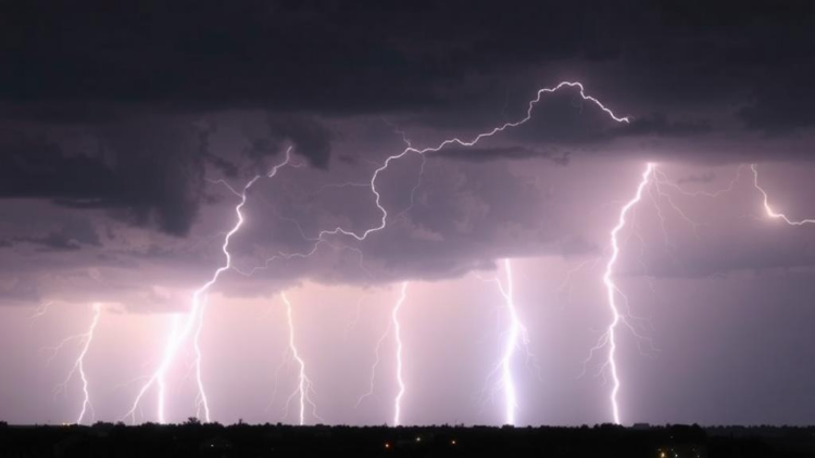 Fake Lightning, Real Training: Synthetic Bolts Teach AI to Spot the Real Thing