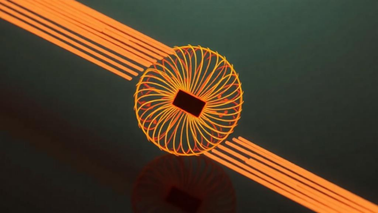 Helical Tunneling Probe Captures Atomic-Scale Spin Patterns in a 2D Altermagnet