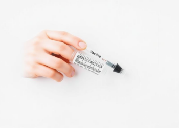 Who Doubts Vaccines in Türkiye? Trust and Education Outweigh Health in New Survey Analysis