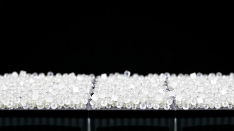 Tiny Silica–Alumina Coating Shrugs Off Years of UV Beating in New Solar Glass Test