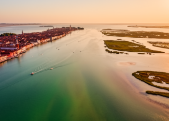Satellite Colour Maps Reveal Venice Lagoon Salinity Through CDOM Optical Proxy