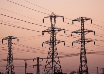AI Learns to Untangle Overlapping Power Grid Disturbances with Confidence Correction