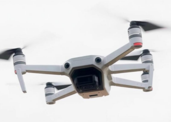AI-Tuned Autopilot Keeps Drones Flying When a Rotor Fails