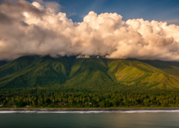 Winds Decide Where Rain Grows and Dies Over Padang’s Coastal Mountains