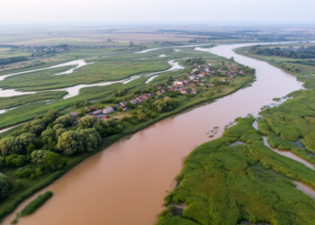 Flood hazard assessment in the Danube Delta using 2D hydraulic modeling