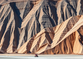 How Weak Diabase Dikes Drive Step-by-Step Collapse of a Rare Earth Mine Slope