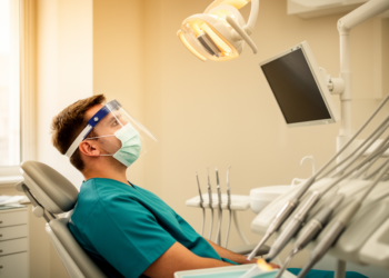 Dentists in crisis: how suffering forged resilience and growth during COVID-19