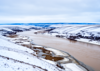 Rethinking the Default: Fine-Tuning a Land Surface Model for Snow and Flood Prediction in the Missouri River Basin