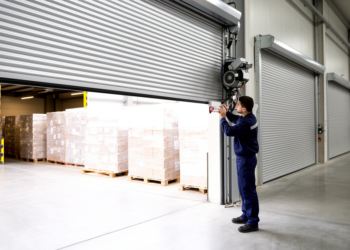 Structured maintenance linked to 99.91% rolling-door availability in Lima