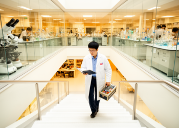 Upward Moves Link Elite Chinese Academics to Stronger Research Outcomes