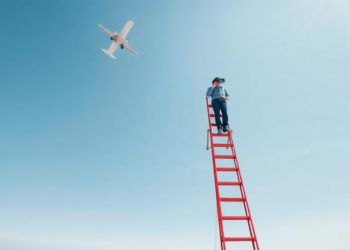 Pilot VR ladder study links height to distance underestimation and fear