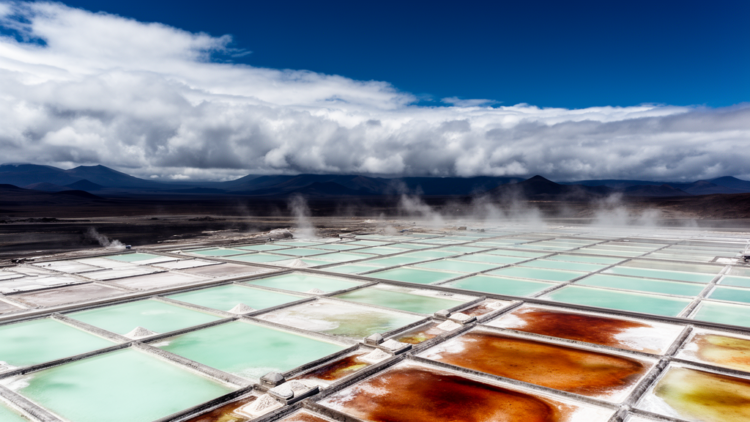 Large Puna evaporation ponds associated with domain-scale atmospheric changes