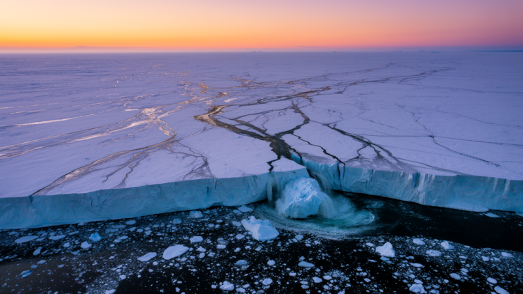 Rapid warming could trigger self-sustained Antarctic ice retreat below known thresholds, model study finds