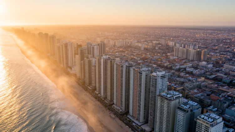 How Far From the Sea You Build Changes Cooling Energy Demand