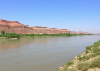 Tourism Is Quietly Stripping the Green Life from Iran’s Zayandeh Rud River