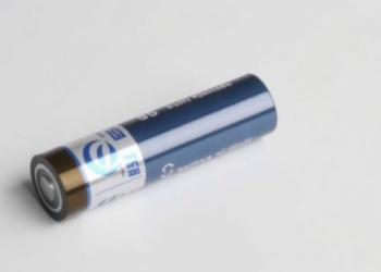 Single-Void Dynamics Reveal How Solid-State Batteries Quietly Fail
