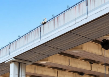 Machine Learning Outsmarts Design Codes in Predicting Shear Strength of Recycled Concrete Beams