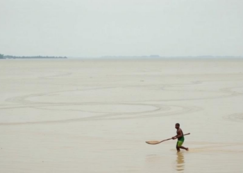 Climate Shocks Push Coastal Bangladesh to the Brink, but Poverty Decides Who Leaves