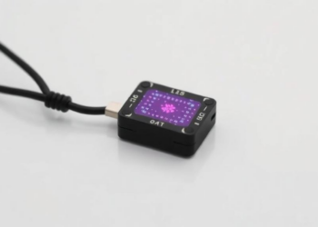 Single-Molecule Nanogap Device Reads Chirality to Detect Signs of Life