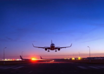 Third Heathrow runway would break UK carbon budgets, scientists warn