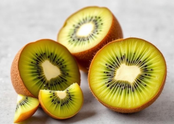 Peel and Pulp Decisions Reshape Kiwi Wine Flavor and Methanol Risk