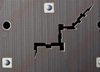 Why Thick Steel Plates Turn Brittle in the Cold: A New Map of Hidden Weak Zones