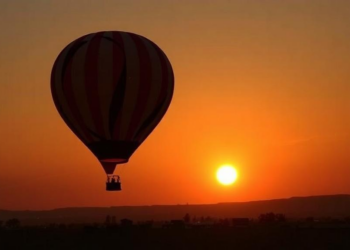 Balloon Telescope Sunrise-III Uncovers Hidden Twisted Magnetism Above the Quiet Sun