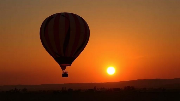 Balloon Telescope Sunrise-III Uncovers Hidden Twisted Magnetism Above the Quiet Sun