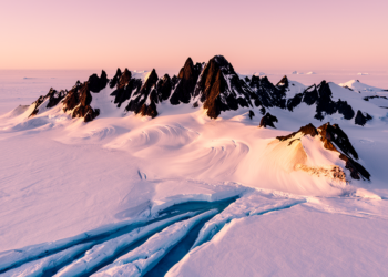 Hidden Antarctic mountains carved by ancient rivers, study reveals