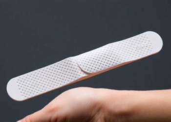 Smart Bandages That Sense Wound Acidity Could Transform Chronic Wound Care